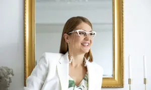 Białe oprawki dla kogo? Jak wybrać idealne okulary dla siebie