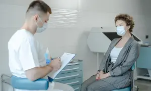 Ile zwolnienia po laserowej korekcji wzroku? Sprawdź, co musisz wiedzieć