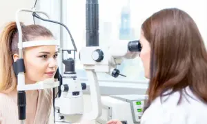 Ile trwa badanie wzroku u optyka? Co musisz wiedzieć przed wizytą