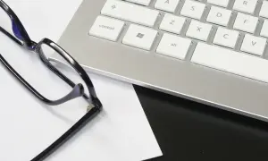 Ostrość wzroku 0,7 ile to dioptrii? Sprawdź, czy potrzebujesz okularów