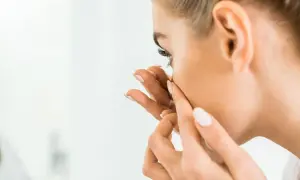 Jak usunąć soczewkę z oka bez bólu i problemów - krok po kroku