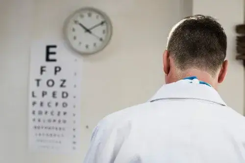 Zdjęcie Czy optyk może dobrać soczewki? Poznaj kluczowe informacje i proces