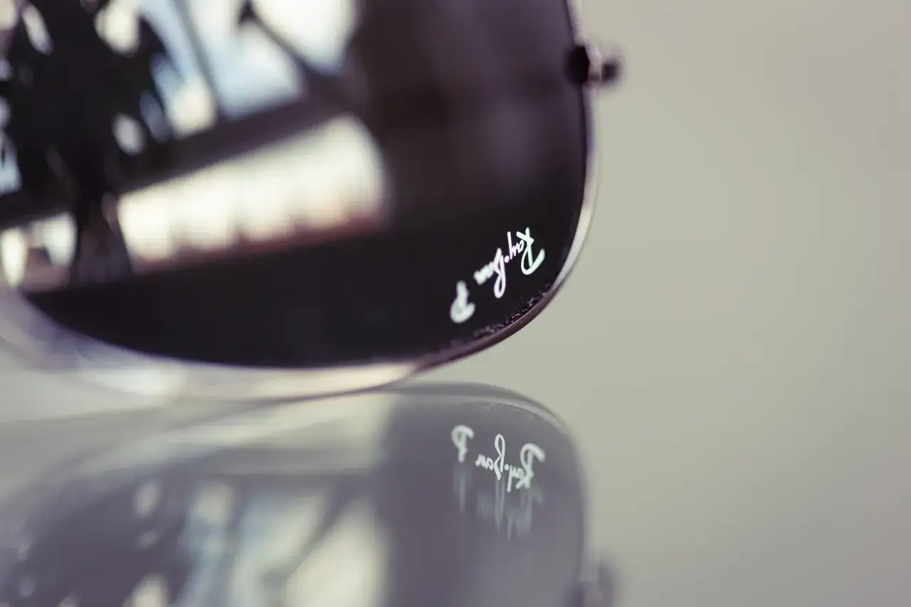 Zdjęcie Czy warto kupić oprawki Ray-Ban? Sprawdź jakość i autentyczność