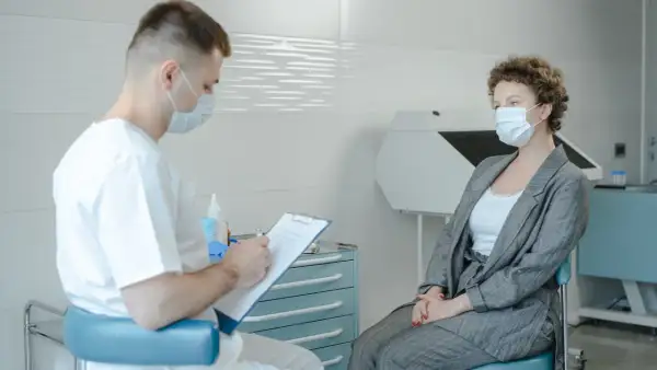 Ile zwolnienia po laserowej korekcji wzroku? Sprawdź, co musisz wiedzieć
